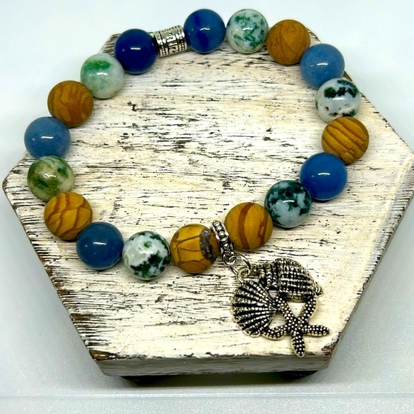 Handmade Seashell & Starfish Semi-Precious Stone Charm Bracelet! - Picture 4 of 5
